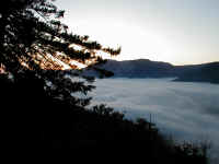 fog_in_valley.jpg (316385 bytes)